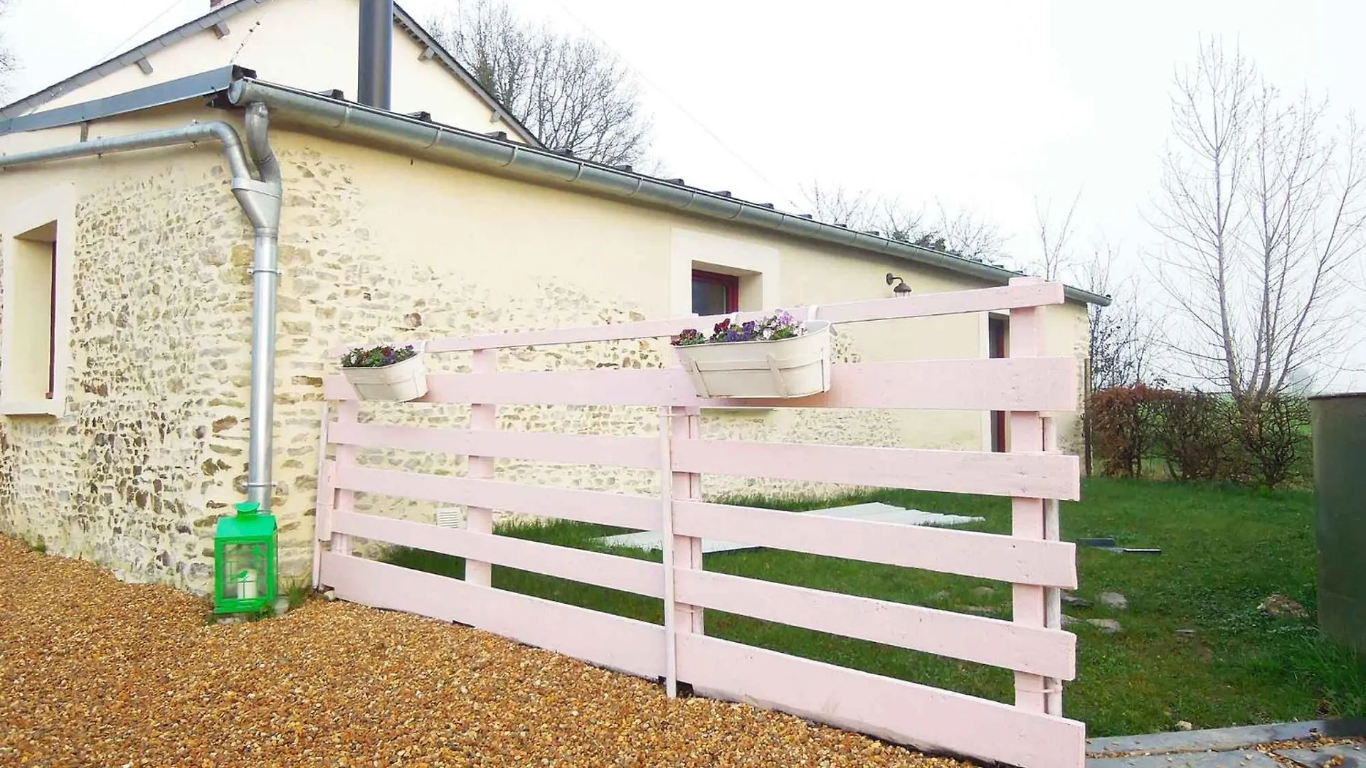 Holiday home Terre De Metamorphose Eco-Gites Chelun