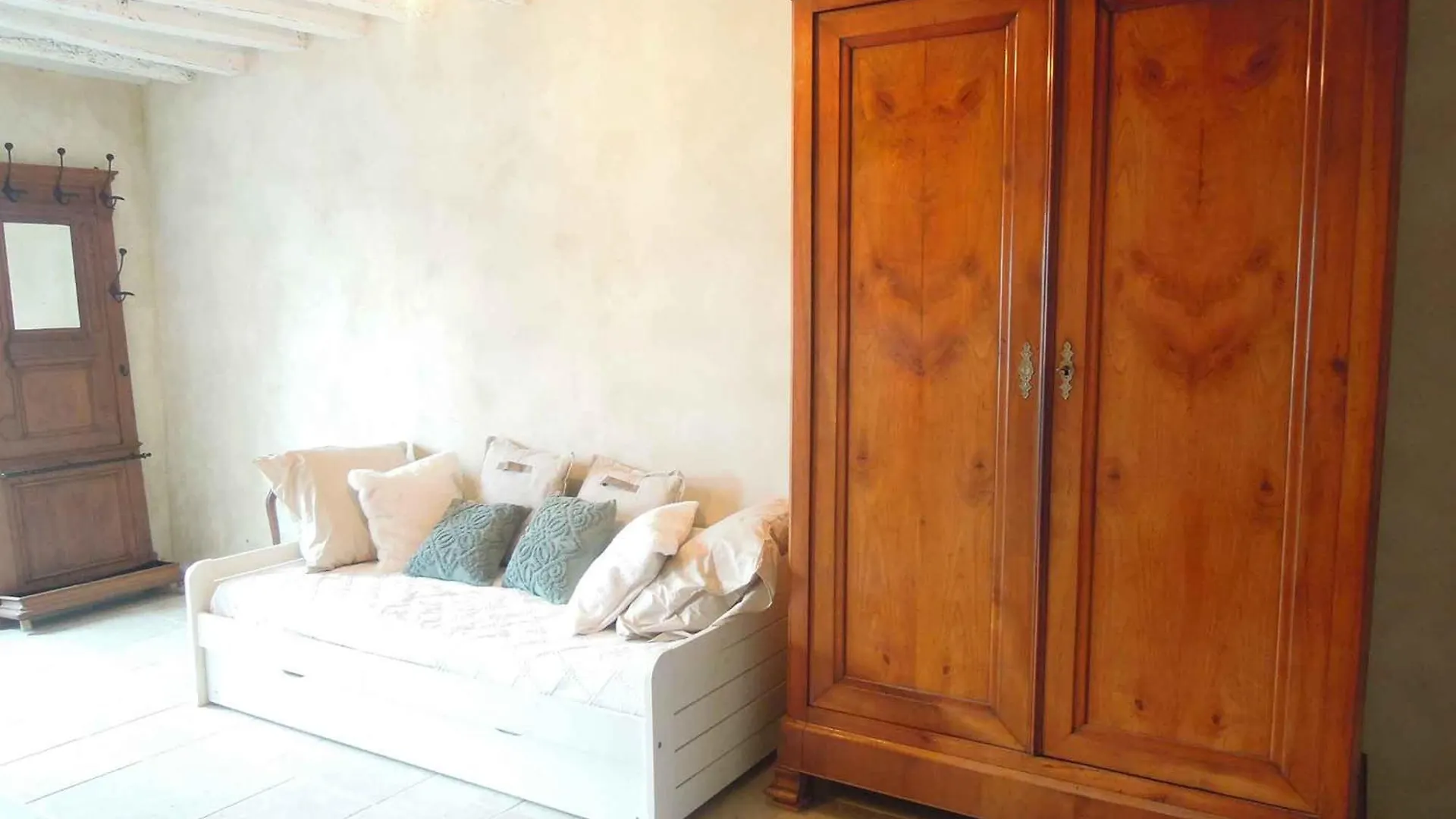 Holiday home Terre De Metamorphose Eco-Gites Chelun France